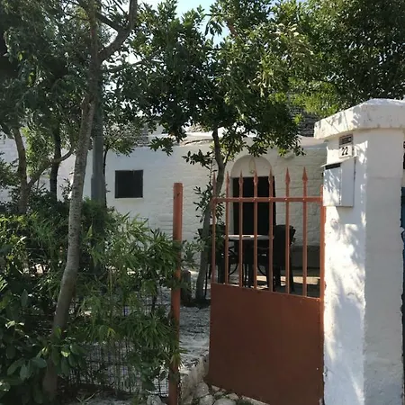 בית נופש Trullo Da Angiulicchio לוקורוטונדו